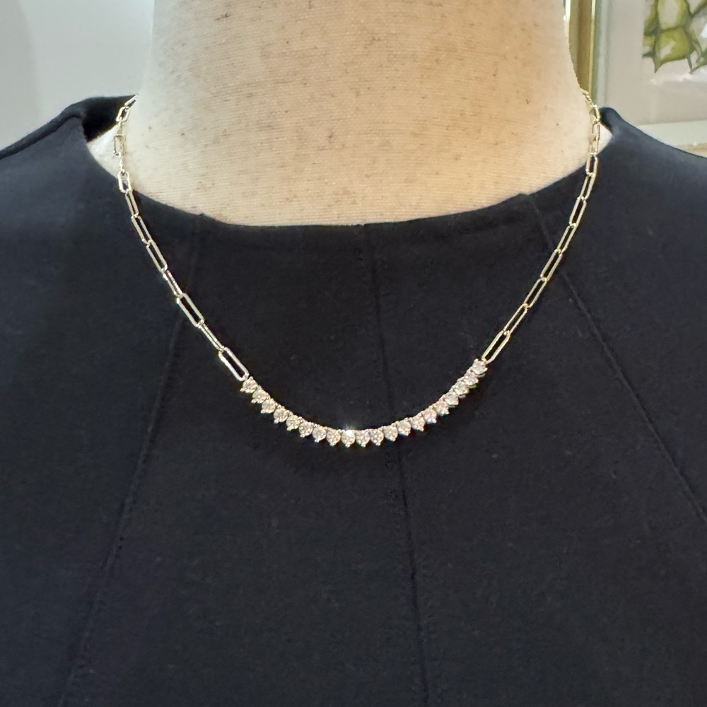 Elegant Gold Necklace with Diamondettes - Picture 9 of 16